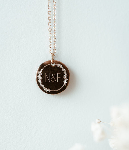 Halskette mit Gravur Gold Silber Rosegold mir floralen Kranz mit Blumen Kette mit Anhänger Personalisiert mit Namen graviert Geschenk