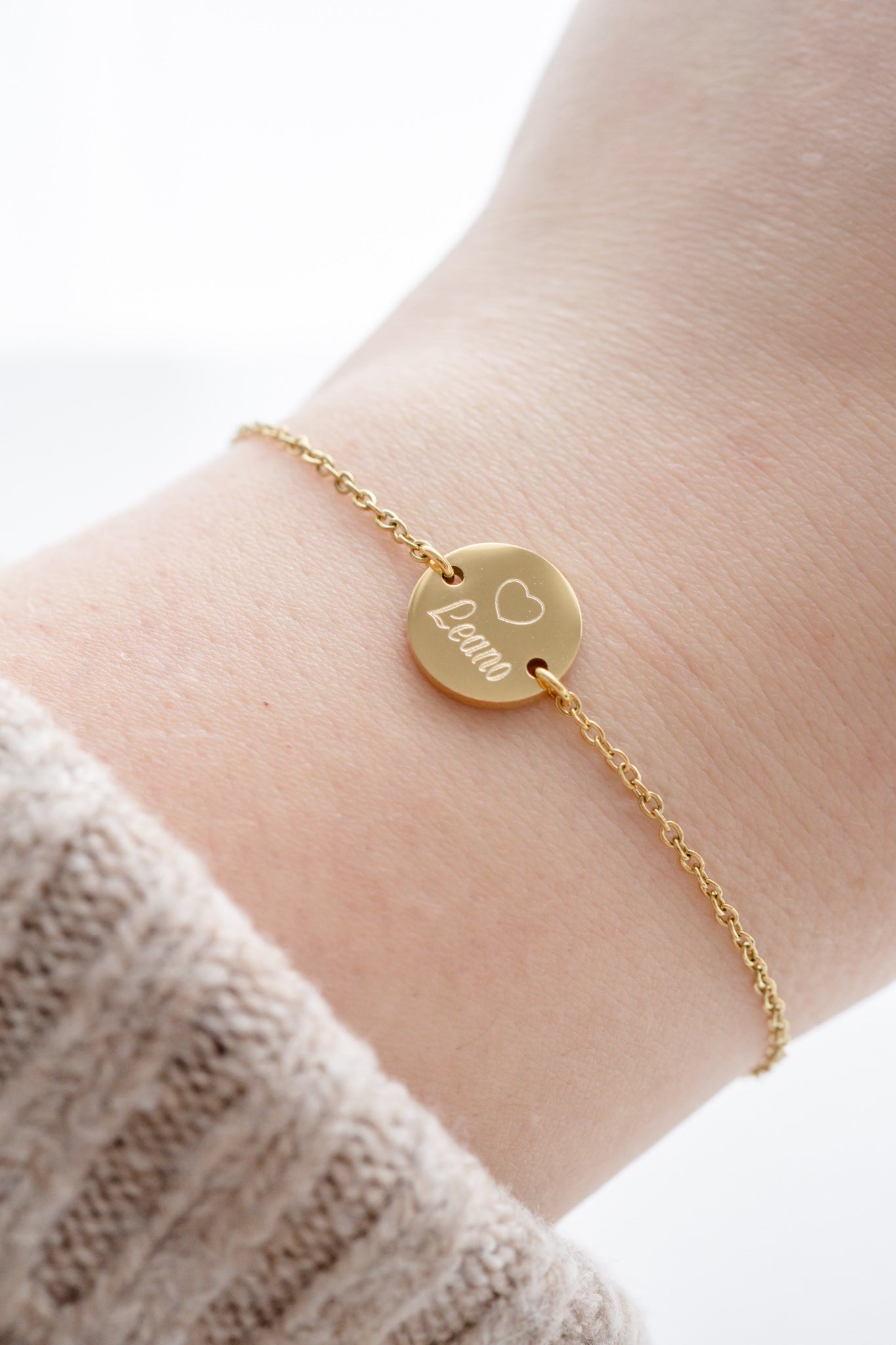– Personalisiertes Armband mit Goldglänzend Gravur