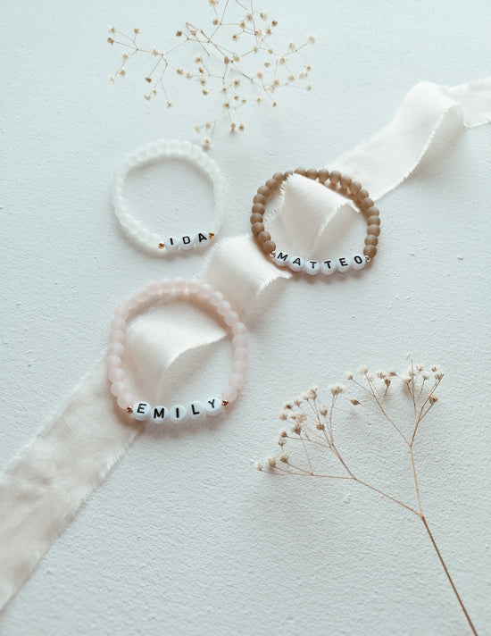 Armband personalisiert mit Name Geburt Perlenarmband Namensarmband Taufe Geburtstag Mutter Kind Jahrestag Freundschaftsarmband